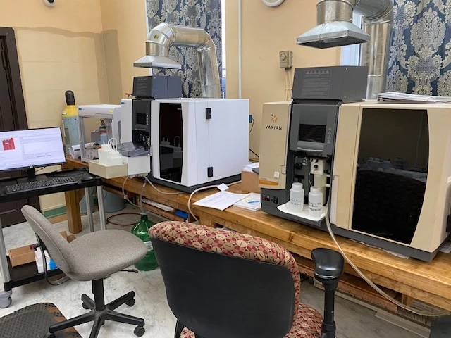 An analytical instrument and bench in the TTL laboratory archive.